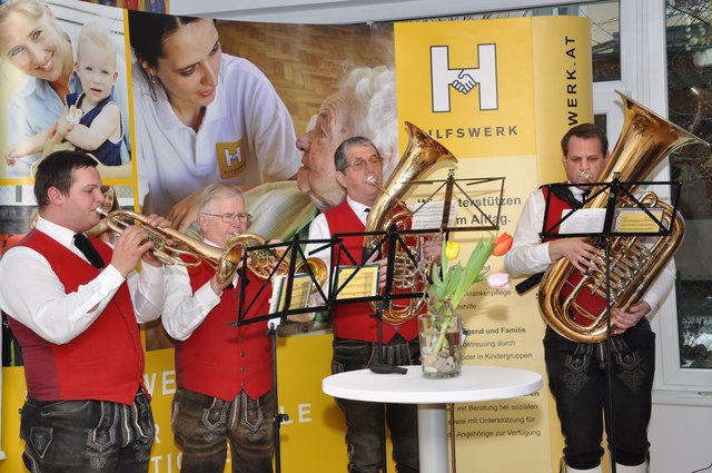 Musikalische Unterhaltung steuerte ein Bläserensemble der Walser Trachtenmusikkapelle bei.