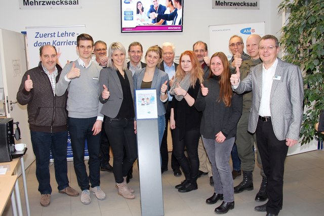 Vertreter namhafter Betriebe aus der Region informierten bei der elften AMS-Lehstellenbörse.