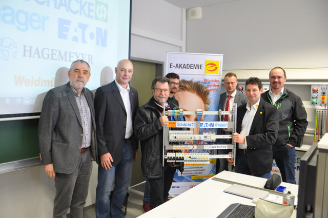 Dir. Ing. Wolfgang Schwarzl, Hannes Gieber - Fa. EATON, Karl Schrattenthaler - Fa. Hagemeyer, Thomas Stinner - Schulsprecher, Thomas Schaffer - Fa. Hagemeyer, Werner Zenz - Fa. Zenz Verteilerbau, Bernd Eichberger - Fa. Hager
