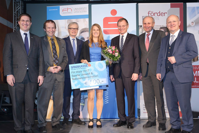 Bürgermeister Andreas Rabl, Dekan FH-Prof. Günther Hendorfer, WK OÖ-Vizepräsident Clemens Malina-Altzinger, Bianca Wallner, LH-Stv. Thomas Stelzer, FH-Förderverein-Obmann Günter Rübig, Sparkasse OÖ-Generaldirektor Michael Rockenschaub (v. l.). | Foto: Land OÖ/Grilnberger