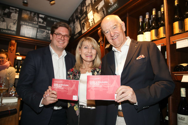 Programmpräsentation Kunst und Kulinarik Festspiele  Burg Golling: Philipp Preimesberger (künstlerischer Berater im Vorstand Festspiele Burg Golling), Marcella Kretz und Hermann Döllerer | Foto: Franz Neumayr