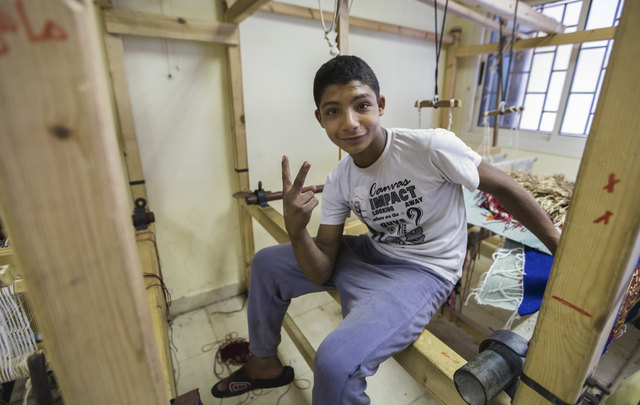 In der Weberei des Tageszentrums kann man das Teppich-Knüpfen erlernen | Foto: Philipp Benedikt/Caritas Salzburg