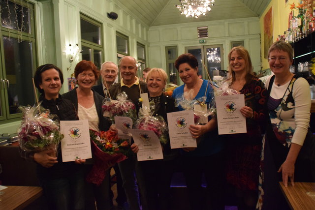 Sonja Wunderli in Vertretung ihrer Eltern Anni und Erwin Zilka, GR Marga Schmidl, Josef Baum, Robert Glattau, Eva Richlik, Gerty Schabas, Karin Tschare-Fehr und StR Christiane Maringer.