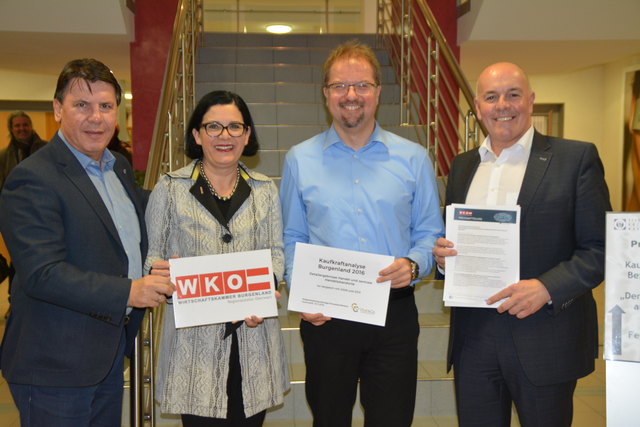 Sie stellten die aktuelle Kaufkraftanalyse für Oberwart vor: WK-Regionalstellenleiter Gerald Guttmann, Handel-Spartenobfrau Andrea Gottweis, Studienautor Georg Gumpinger und Bgm. Georg Rosner