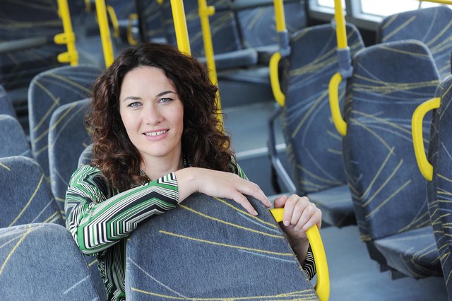 "Für mich ist es ein historischer Tag", feiert LH-Stv.in Ingrid Felipe die erfolgreiche Arbeit für das neue Tirolticket. | Foto: Aichner/Land Tirol
