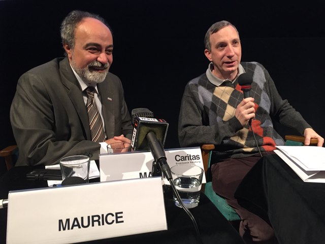 Hany Maurice, Direktor der Caritas Alexandria und Stefan Maier, Leiter der Caritas Auslandshilfe bei der Pressekonferenz in Salzburg, bei der das ehemalige Straßenkind und künftiger Ingenieur Sherif per Skype-Gespräch zugeschalten wurde