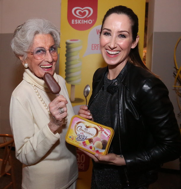 Bei der Geburtstagsfeier in der Labstelle: Lotte Tobisch und Ö3-Moderatorin Kati Bellowitsch (r.). | Foto: Conny de Beauclair