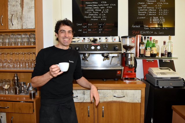 Bei Lucio Manzo in der Barenoteca da Lucio am Neubau gibt es typisch venezianische Gerichte und den günstigsten Kaffee der Stadt.