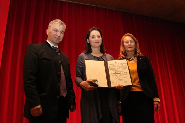 Mirjam Dauber (M.) mit Bgm. Dietmar Wallner und GV Ingrid Meixner
