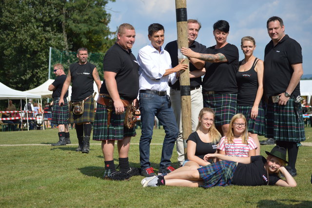 Die Rotenturmer Highlander mit tatkräftiger Unterstützung von ASKÖ-Burgenland Präsident Christian Illedits und LAbg. Christian Drobits. | Foto: Rotenturmer Highlander