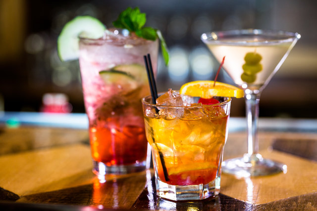 Aufpassen heißt es vor allem bei Alkopops und Cocktails! | Foto: arinahabich/Fotolia.com