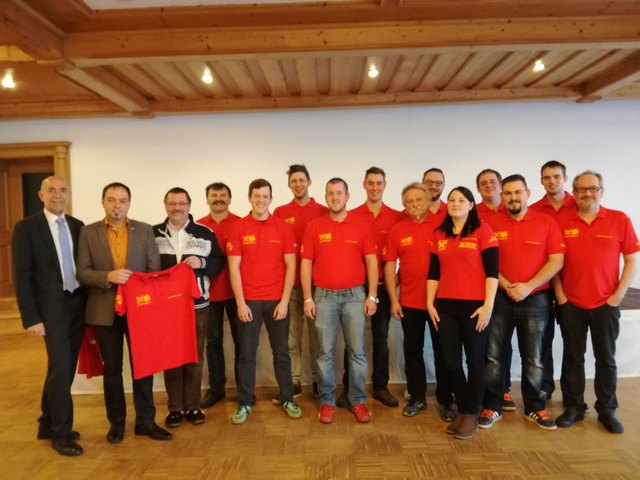 Neues Jahr, neuer Auftritt: Das Team des MSC NÖ Nord präsentierte im Rahmen der Jahreshauptversammlung die neuen Vereins-Shirts. | Foto: MSC NÖ Nord