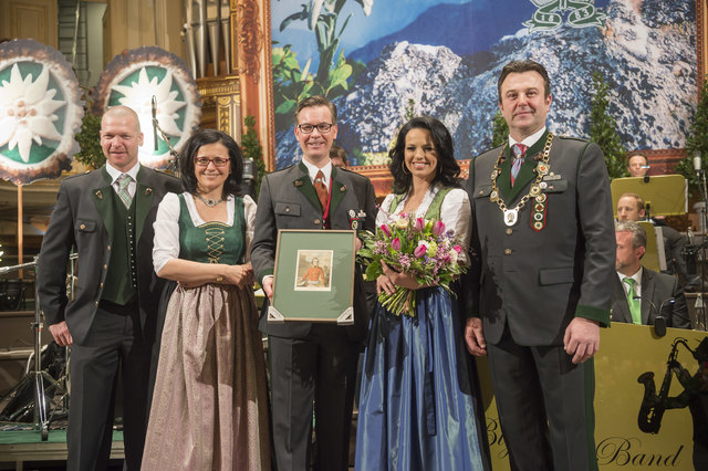 "G’sund!": Klaus Kröll, Sandra Holasek in Vertretung des Landeshauptmanns, Klaus Weikhard, Petra Frey und Michael Kohlroser (v. l.) | Foto: Foro Fischer