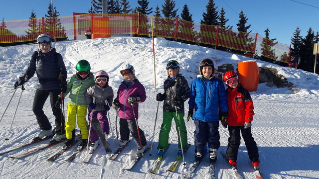Berta Rauter mit den Schützlingen der 2.b der EVS-Steinfeld