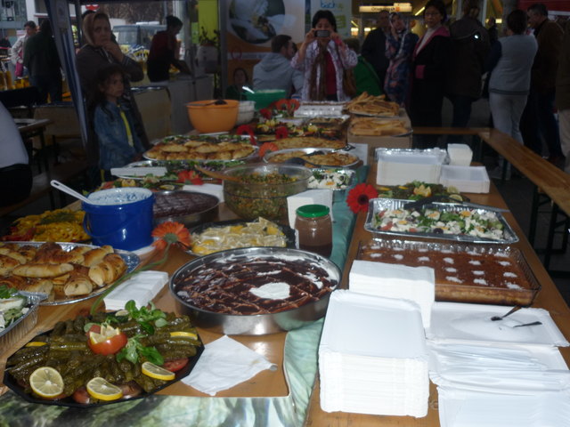 „Multi-Kulti“—Buffet von 2015 zur Verköstigung der teilnehmenden Vereine | Foto: MA 17