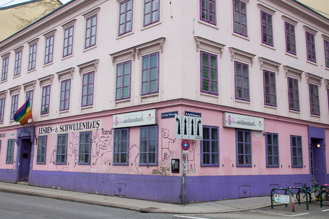 Das Haus - die "Villa" - kennt man einfach: Ab sofort hat auch das Restaurant im Erdgeschoß wieder offen. | Foto: BV6