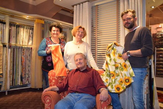 Polstermöbel, Vorhänge und Bodenbeläge bestimm(t)en das Arbeitsleben von Ulli (links), Olga, Erich (vorne) und Bernd Gibiser.