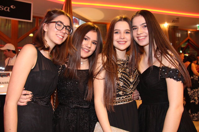 Feierten am Ball Royal: Emma Koch Lisa Neuschitzer, Julia Tscherne und Chadia Zoppoth