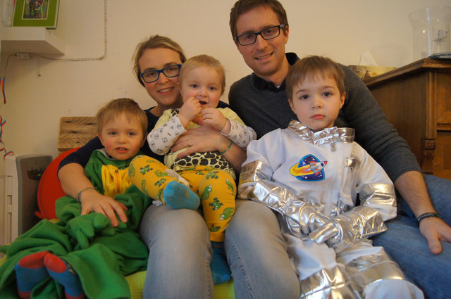 Die Familie sucht dringend einen geeigneten Stammzellenspender für ihren kleinen Max (links). Benedikt (Mitte) wurde bereits erfolgreich transplantiert.