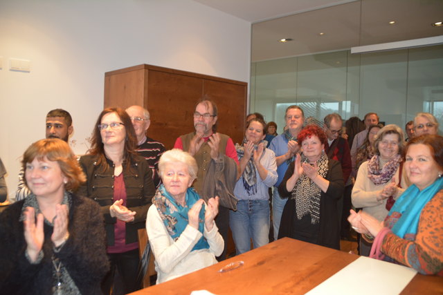 Viele Besucher waren bei der Vernissage dabei.