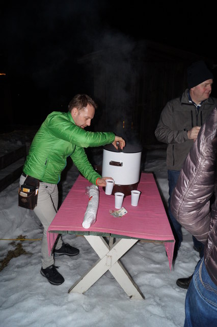 Florian (Wirt Restaurant Tauernblick) verwöhnte die Schützen mit bestem Glühwein