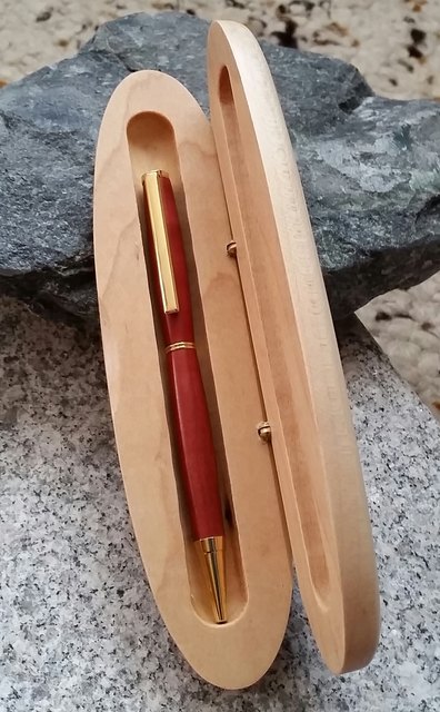 Kugelschreiber mit Etui aus Holz | Foto: Edwin Rainer