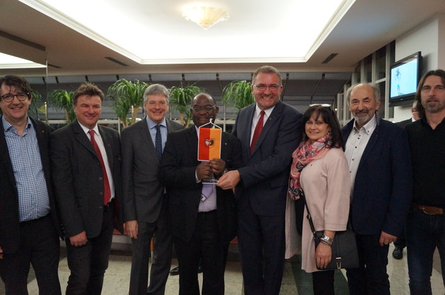 Josef Jernej (Gasthaus Mochoritsch), Walter Schmacher, Peter Kaiser, Peter Bossman, Jakob Strauß, Karoline Schippel, Stefan Schippel und Manfred Habernik | Foto: Gemeinde Sittersdorf