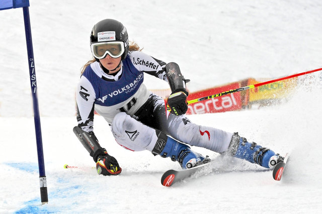 Elisa Mörzingers erstes Skirennen als damals 5-Jährige waren die Ortsmeisterschaften in ihrem Heimatort Altenfelden, derzeit fährt sie bereits bei diversen FIS-Rennen mit.