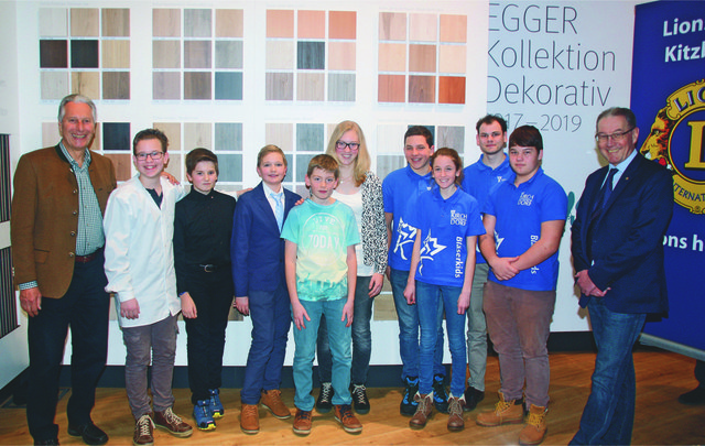 Die drei Jugendgruppen mit Lions-Club-Präsident Andreas Schuler (re.) und Jugendbeauftragter Dieter Weihs (li.). | Foto: Lions Club