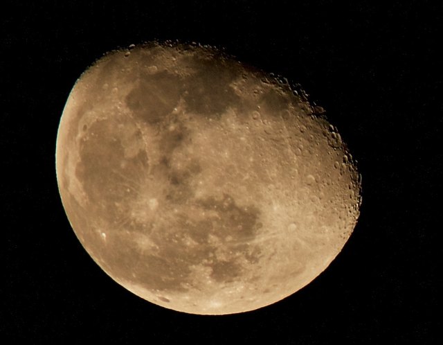 Abnehmender Mond über Gleisdorf