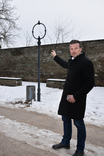Auch die Lampen im Park hinter dem Heiligengeistplatz werden häufig zerstört, so Germ | Foto: Polzer
