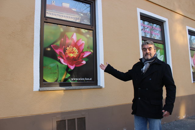 Die "Lotusblume": Das Bordell hat gegenüber einer Schule seinen Betrieb aufgenommen, ärgert sich Bezirksrat Franz Haas.
