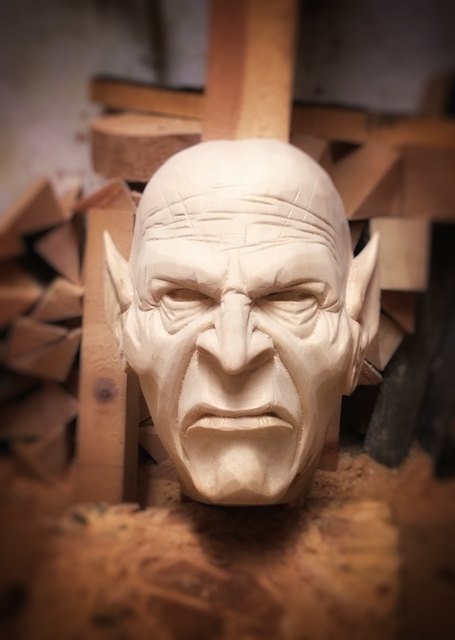 Fast ist das Schnitzwerk fertig, es folgt die Feinarbeit. | Foto: Spiegel