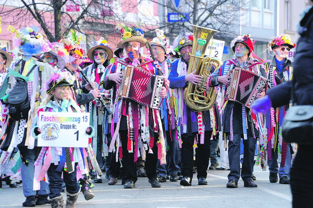 Die „Sillweger Fetzenmusi“ sorgt seit 25 Jahren für Stimmung. Heuer soll zum letzten Mal zu Fasching aufmarschiert werden. Foto: Stadtmarketing/Heinz Mitteregger