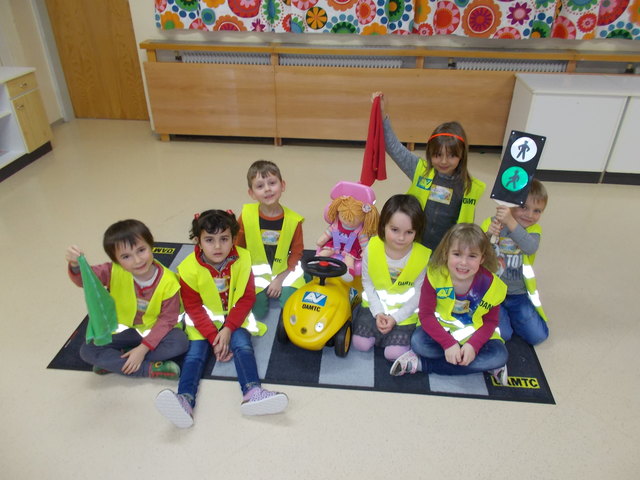 Dass Verkehrserziehung zum Erlebnis werden kann, davon konnten sich die Kinder des Kindergartens Schlierbach am 15. Februar 2017 überzeugen. | Foto: ÖAMTC