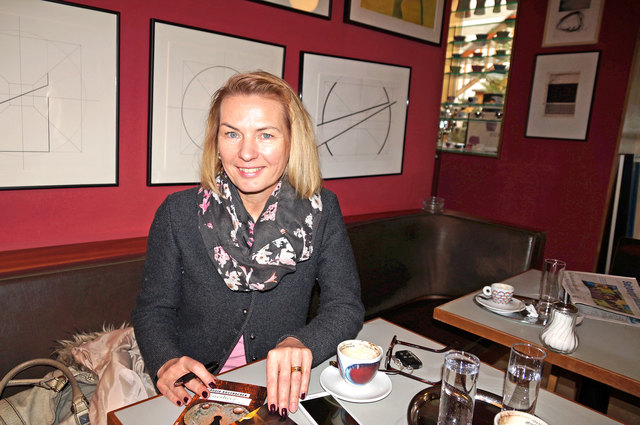 Ein Cappuccino mit Krimi-Bestseller-Autorin Claudia Rossbacher.
