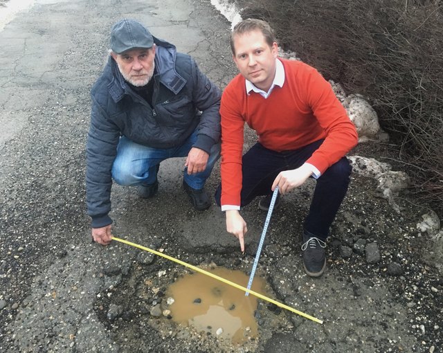 Starten "Schlagloch-Aktion": Reinhard Zinner und Markus Steindl | Foto: KK