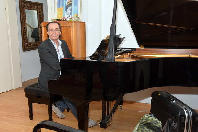 In seiner Wohnung in Döbling: Hier holt sich Christian Kolonovits seine musikalischen Inspirationen. | Foto: Max Spitzauer