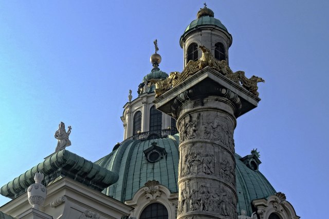 Die Säulen werden von manchen scherzhaft auch als Minarette bezeichnet