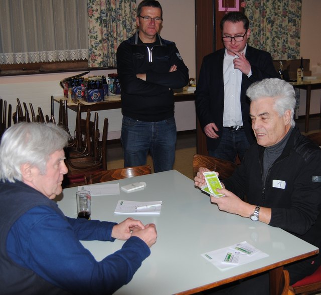 In den Schlussrunden gab es harte Kämpfe um jeden Punkt. Hier Wolfgang Schmalegger (li) und DI Winfried Hartweger.