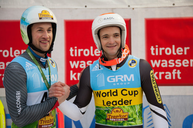 Titelverteidiger Patrick Pigneter (links) gratulierte neidlos dem neuen Weltcupsieger Thomas Kammerlander. | Foto: ÖRV/Chris Walch