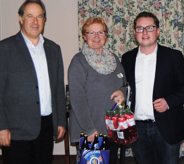 ... gratulierte gemeinsam mit Bezirksobmann Peter Kirchengast den Gewinnerinnen ...