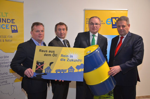 Raus aus dem Öl: Spitzbart, Greisberger, Pernkopf und Andrä Rupprechter. | Foto: Energie- u. Umweltagentur NÖ