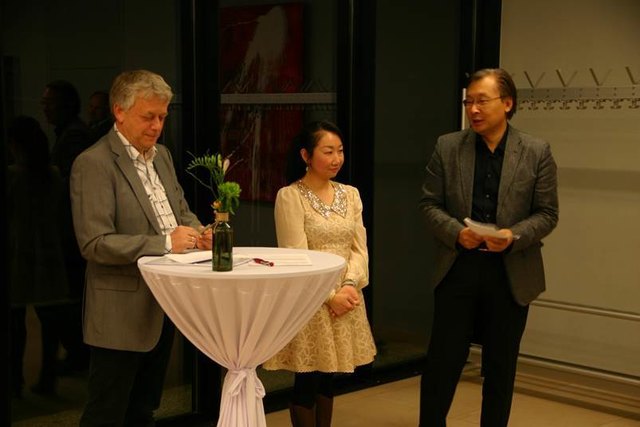 Beim Künstlerfoyer vor dem Konzert konnte man von der Leiterin des Ensembles Guo Ying-Ying
Interessantes zur chinesischen Musik erfahren. | Foto: Gemeinde Engerwitzdorf