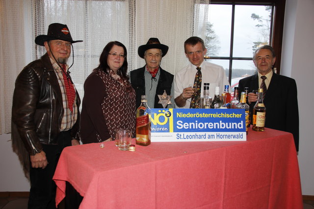 Rudolf Mörtinger, Bgm. Eva Schachinger, Ronald Bugala, Reinhard Schachinger sowie Obmann Rupert Buhl | Foto: Gemeinde St. Leonhard