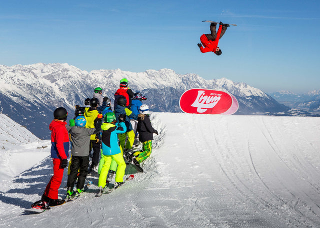 Am 25. Februar geht es im Golden Roofpark Axamer Lizum um die besten Tricks, Punkte, Preisgeld und Goodies! | Foto: QParks