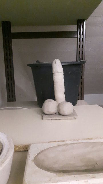 Das einzige Bild des "Kunstwerks" aus dem Werkunterricht - der Penis wurde mittlerweile entsorgt.