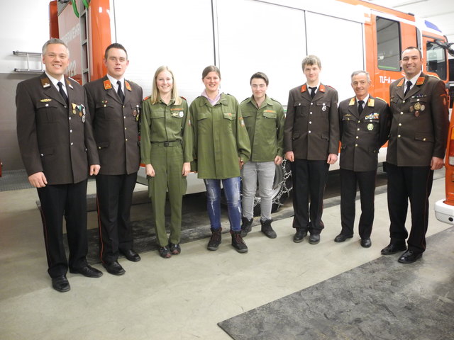 Johannes Zettler, Bernd Grüsser, Michaela Ertlschweiger, Lena Hochlahner, Mathias Huber-Huber, Thomas Luidold, Helmut Sam und Gerhard Singer (v. l.). | Foto: FF Donnersbach