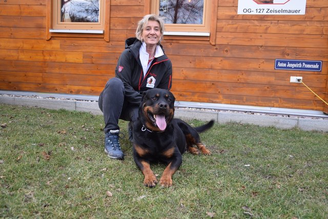 Teresa Karner, Obmann-Stellvertreterin, mit ihrem Mephisto nach dem Training.