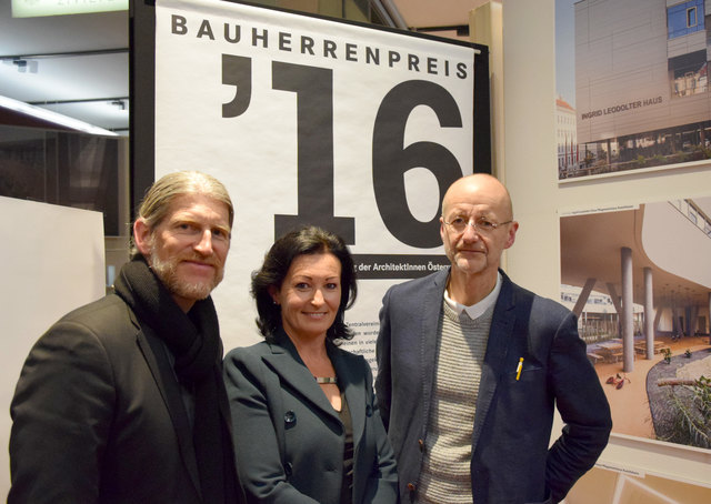 Die Veranstalter Tom Lechner (li.) von der Zentralvereinigung Architektin Gerda Gerner bei ihrem Vortrag der Architekten Österreichs und Heinz Plöderl von der © ArchIng Salzburg
Ziviltechnikerkammer | Foto: ArchIng